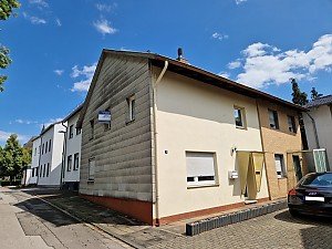 2 gepflegte Häuser in guter Lage von Düren Niederau