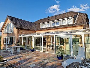 Nörvenich, 4-Familienhaus mit über 500 m² Wohnfläche und freier Luxuswohnung im EG