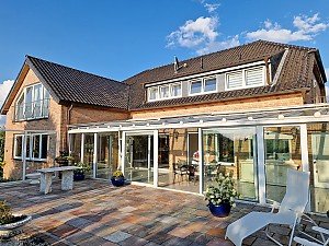 Nörvenich, 4-Familienhaus mit über 500 m² Wohnfläche und freier Luxuswohnung im EG