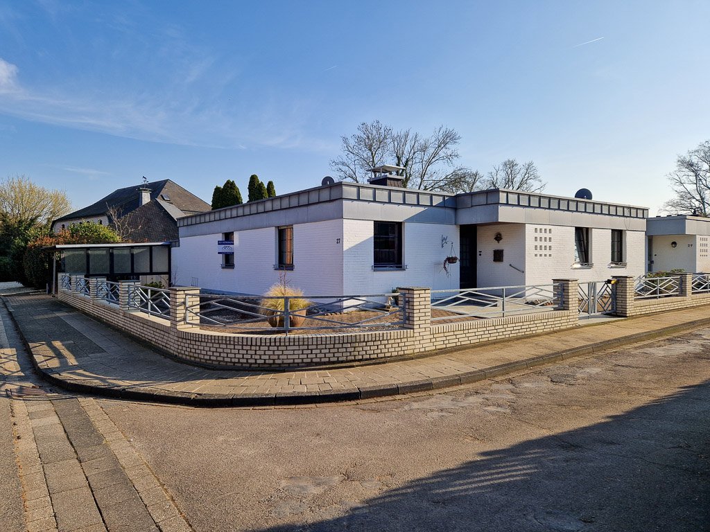 Bungalow mit Doppelgarage, Keller und Garten in ruhiger Lage von Linnich Welz Bungalow mit Doppelgarage, Keller und Garten in ruhiger Lage von Linnich Welz