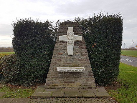 D�ren Hoven, Kreuz am Ortseingang