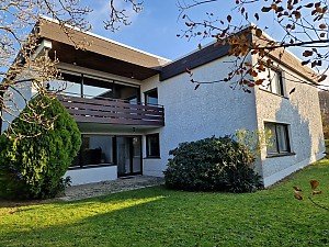 freistehendes großes Wohnhaus mit Doppelgarage in bester Lage von Düren Süd