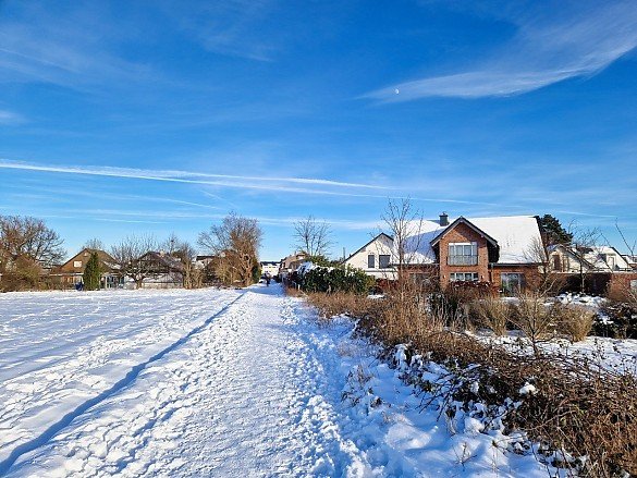 Häuser im Constanze-Königsfeld-Weg und Sonnenweg in Düren Rölsdorf im Winter 2024 mit Schnee