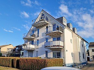 Kreuzau, moderne 3-Zimmer-Wohnung im 2-ten OG mit 2 Balkonen, Gartenmitbenutzung