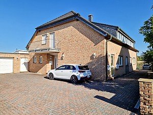 Nörvenich, 4-Familienhaus mit 500 m² Wohnfläche, freier Luxuswohnung im EG, Dopp