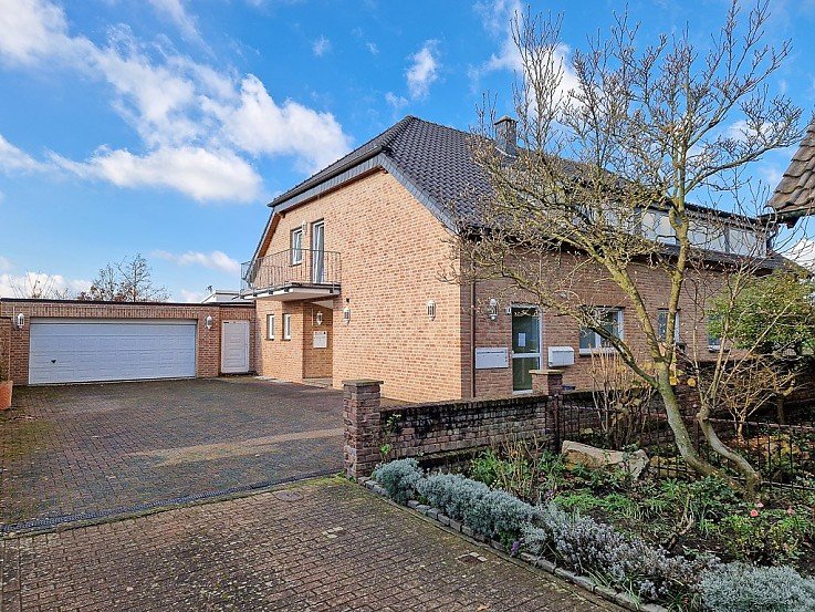 Nörvenich, 4-Familienhaus mit über 500 m² Wohnfläche und freier Luxuswohnung im EG Nörvenich, 4-Familienhaus mit über 500 m² Wohnfläche und freier Luxuswohnung im EG
