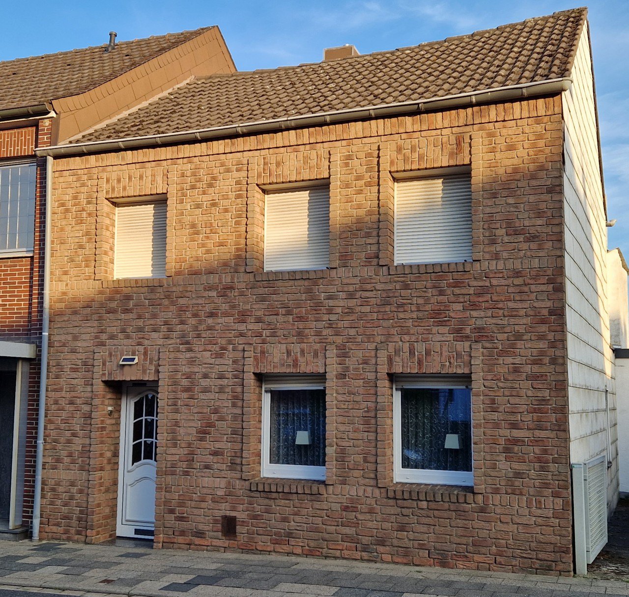 Reihenhaus mit Anbau in D�ren Hoven