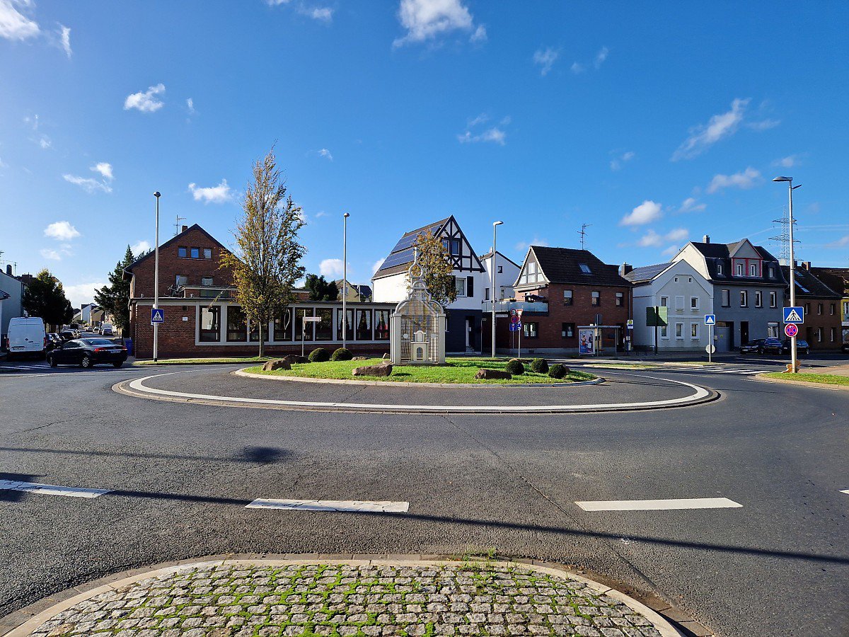 der gro�e Kreisverkehr in Hoven