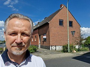 gro�es Wohnhaus mit Garten, Garage, Innenhof, Nebengeb�ude und befahrbarem Grund