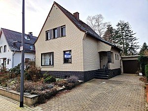 freistehendes Einfamilienhaus mit gro�em Garten und Garage in Kreuzau Stockheim
