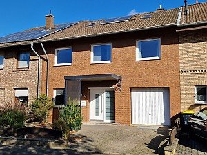 modernisiertes hochwertiges Wohnhaus mit 6 Zimmern, Garten und Garage in ruhiger Lage von Merken