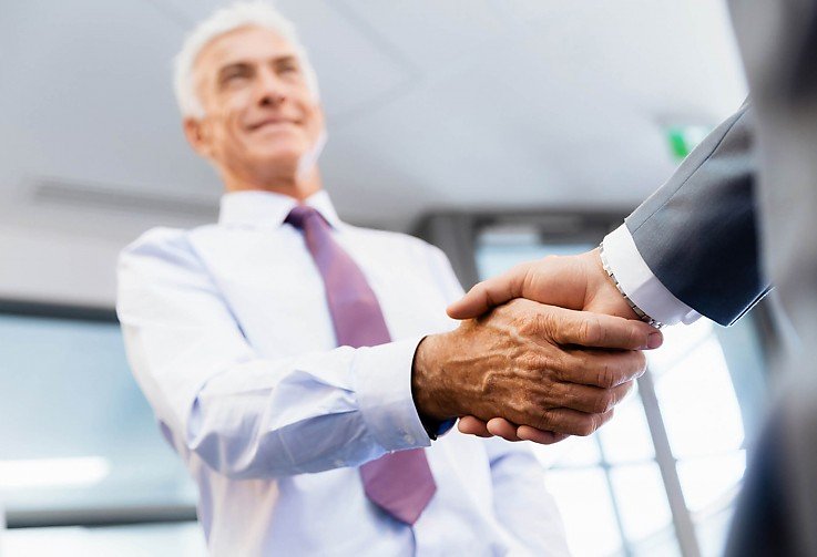 Handschlag nach der Kaufverhandlung