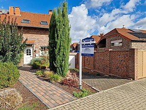 Kreuzau, voll verklinkertes Reihenendhaus mit Garage und großem Garten