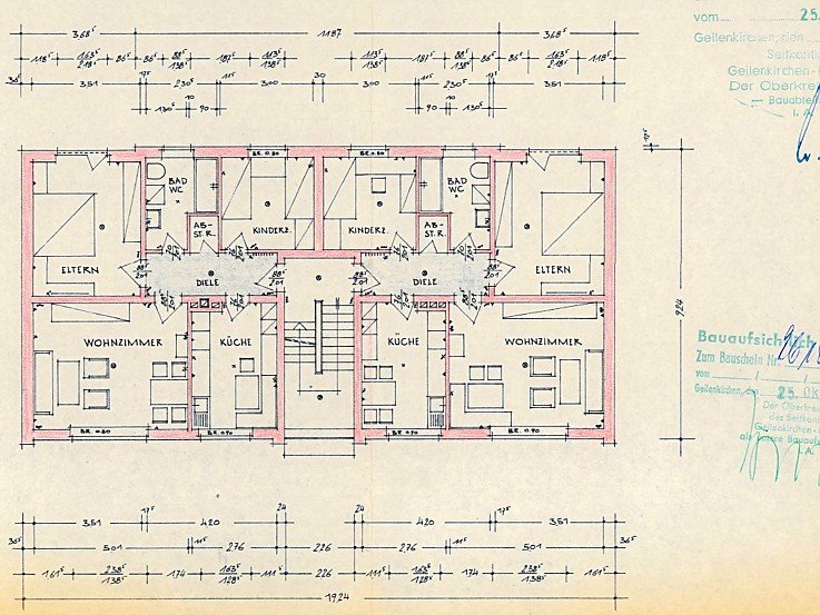 vom Bauamt genehmigter Grundriss eines Mehrfamilienhauses