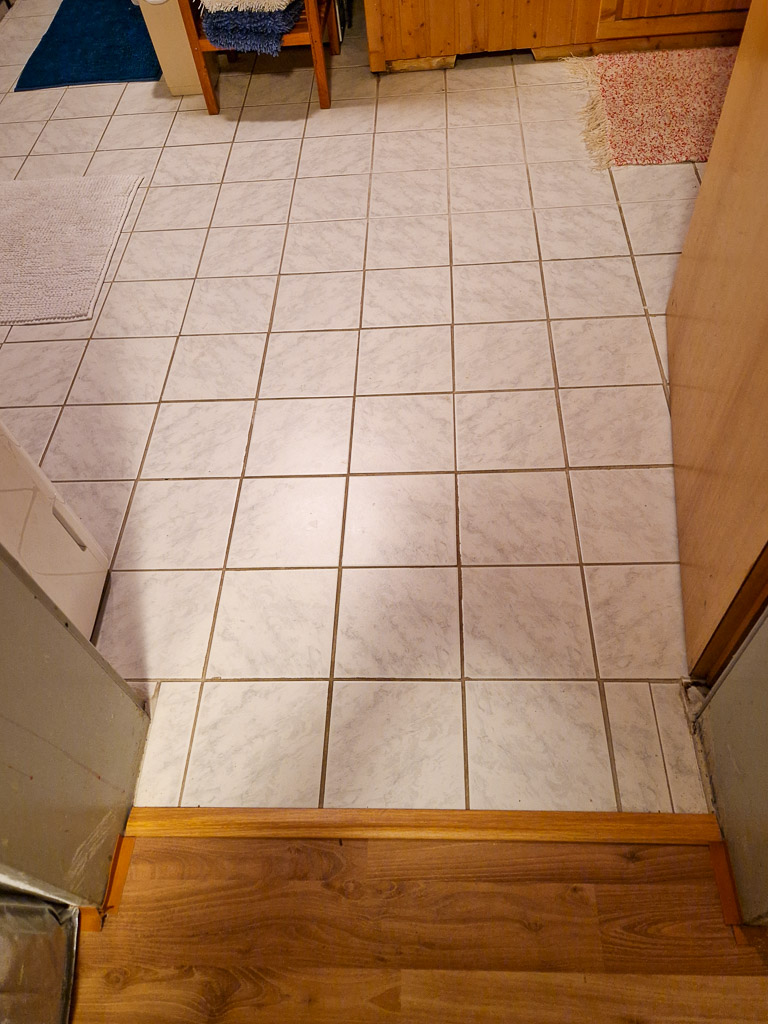 wei�grau marmoriert gefliest Doppelhaush�lfte D�ren