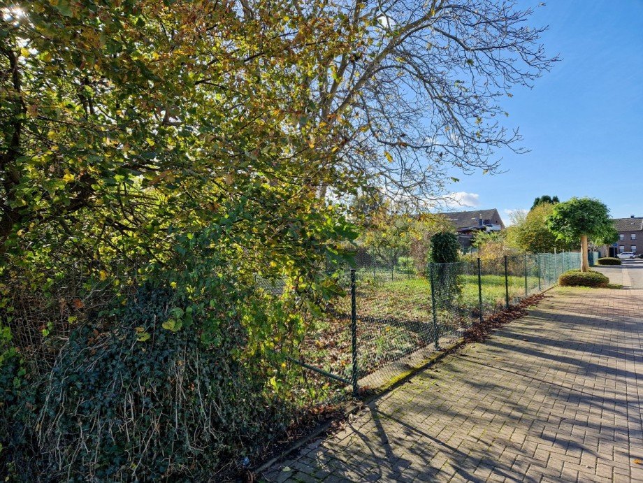 das Ende des Gesamtgrundst�cks Reiheneckhaus Niederzier