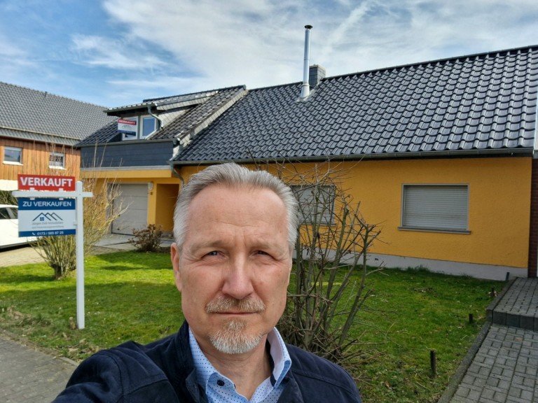 gro�es Wohnhaus in H�rtgen innerhalb von 4 Monaten zum Angebotspreis 2025 verkauft H�rtgenwald Einfamilienhaus repr�sentatives gro�es Wohnhaus mit Garage und genehmigten Verkaufsr�umen in H�rtgenwald H�rtgen