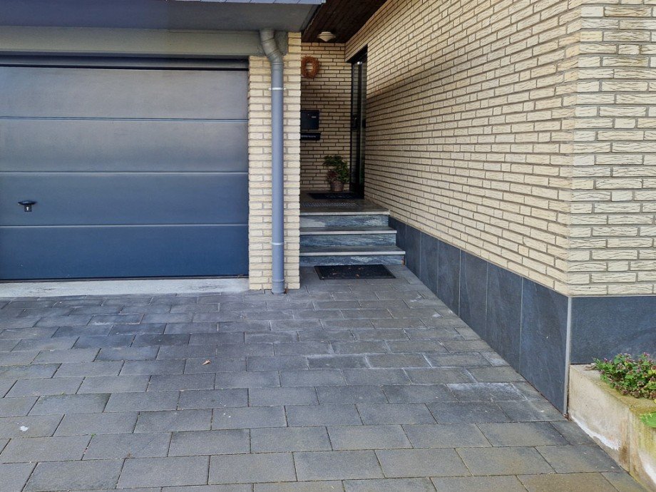 2018 neuer Sockel und Bodenplatten Doppelhaush�lfte D�ren