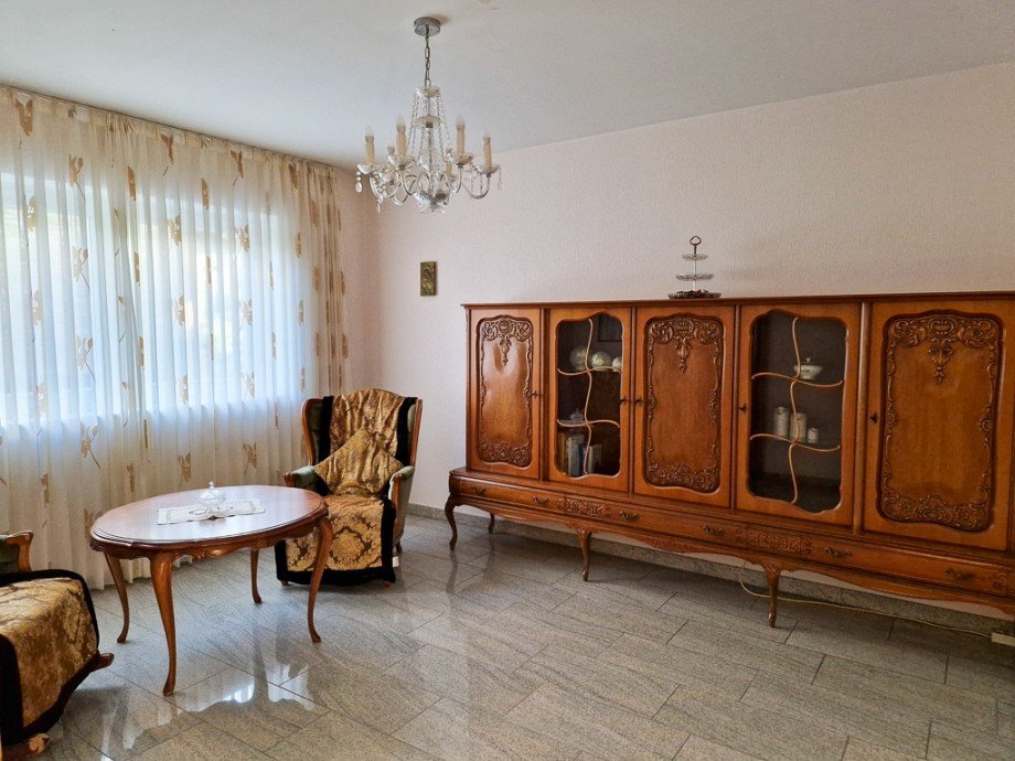 Zimmer zur Seite Mehrfamilienhaus N�rvenich