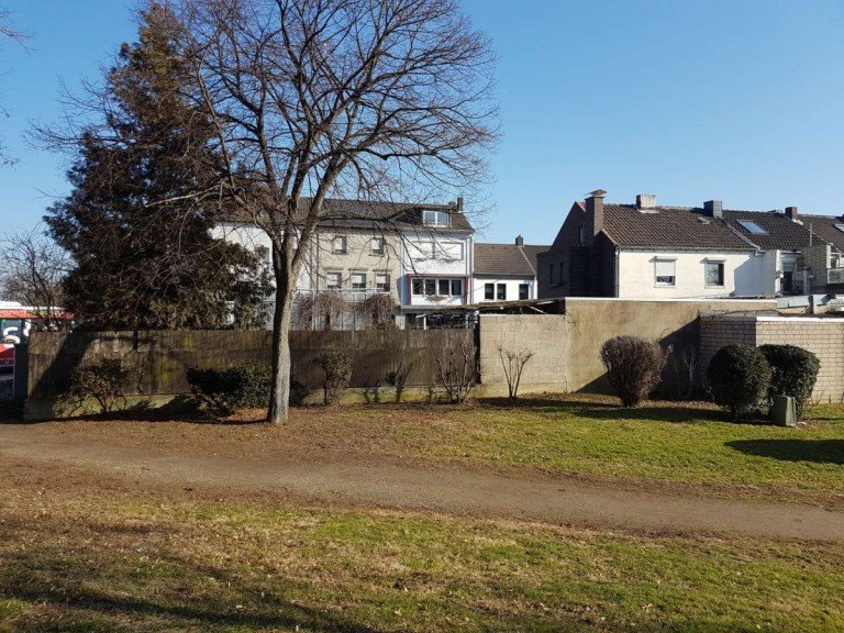 Wohnhaus in D�ren Birkesdorf verkauft D�ren Reiheneckhaus verkauft - Ein- bis Zweifamilienreiheneckhaus mit Doppelgarage und Baugrundst�ck