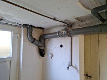 Abwasserleitungen zum Teil erneuert Kreuzau Obermaubach, ruhige Lage, freistehendes Einfamilienhaus mit gro�em Garten, Keller und Garage