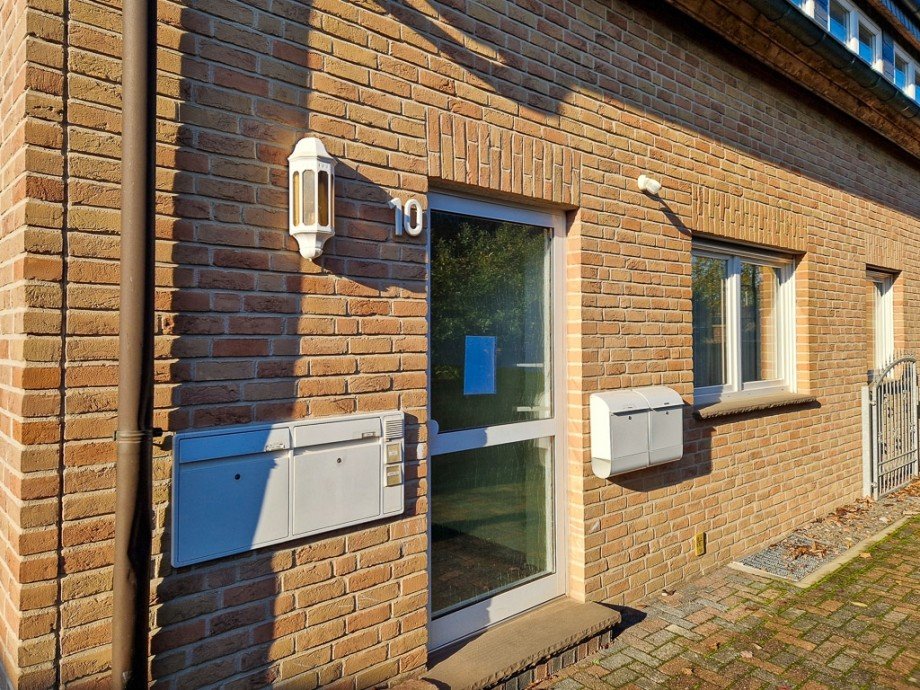 Eingang zu den Wohnungen im OG Mehrfamilienhaus N�rvenich