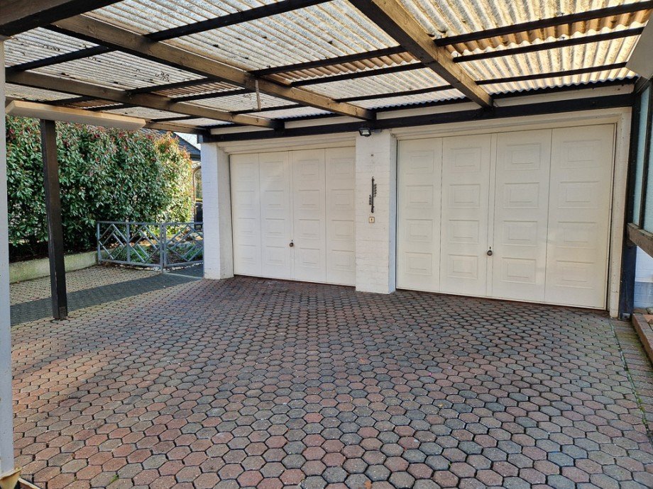 Doppelgarage mit �berdachung Bungalow Linnich