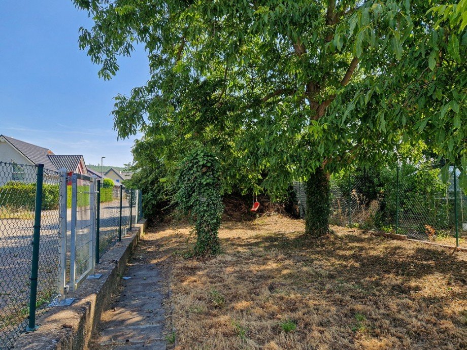 Ende des Gesamtgrundst�cks Reiheneckhaus Niederzier