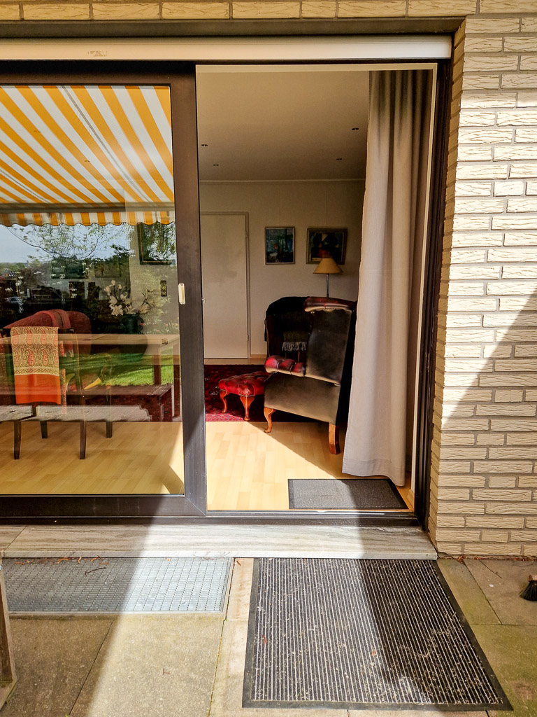 und gro�e Rollladen Doppelhaush�lfte D�ren