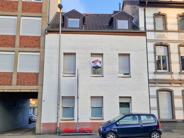 3 1-2 Monate nach dem Verkaufsstart zum Angebotspreis verkauft D�ren Mehrfamilienhaus Zweifamilienhaus mit freier gro�er Wohnung, kleinem Garten + Garagengrundst�ck in D�ren, Tivolistr.
