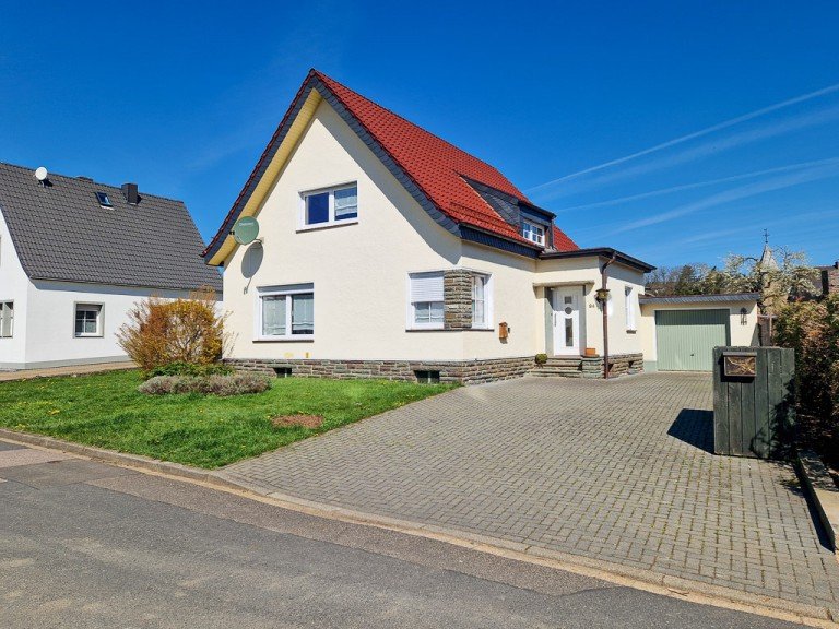 freistehendes Einfamilienhaus Kreuzau Einfamilienhaus Kreuzau Obermaubach, ruhige Lage, freistehendes Einfamilienhaus mit gro�em Garten, Keller und Garage