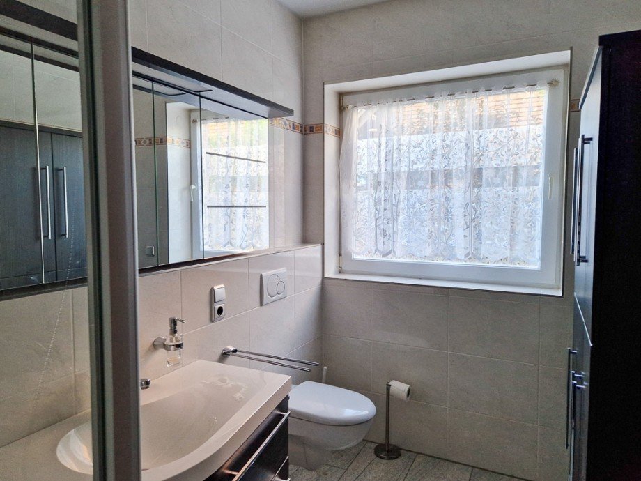 gro�em Fenster Mehrfamilienhaus N�rvenich