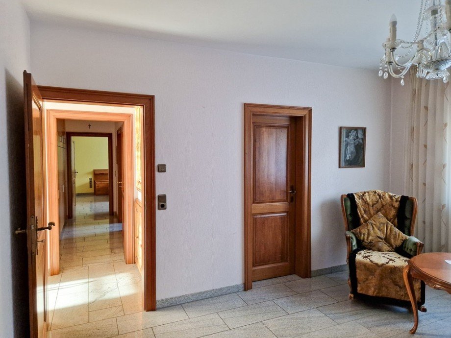 T�r zum Mehrfamilienhaus N�rvenich