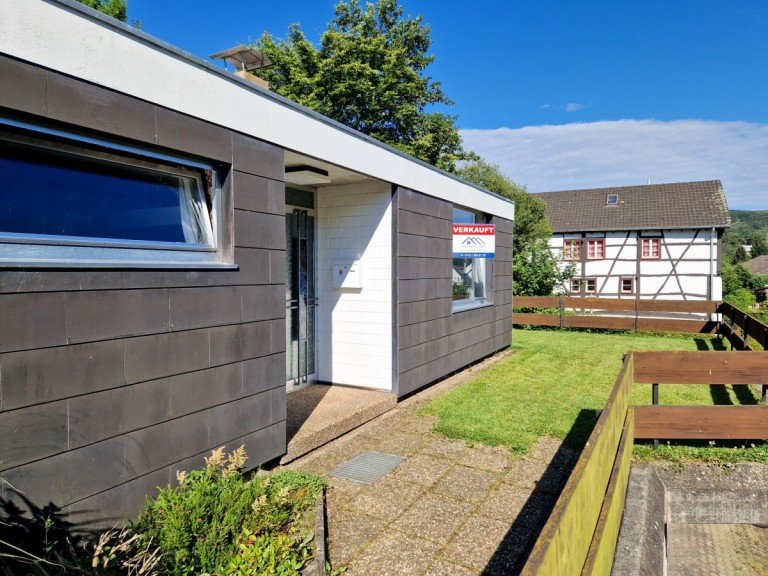 innerhalb von einem Monat mit Mehrerl�s verkauft Heimbach Bungalow Bungalow mit Garten und Garage in ruhiger Lage von Heimbach Blens