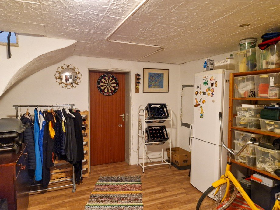 Flur im Keller Doppelhaush�lfte D�ren