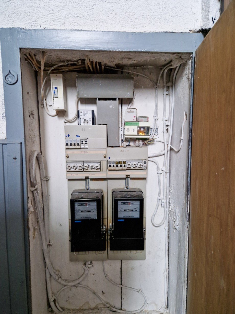 Hauptverteilung und Stromz�hler Mehrfamilienhaus D�ren