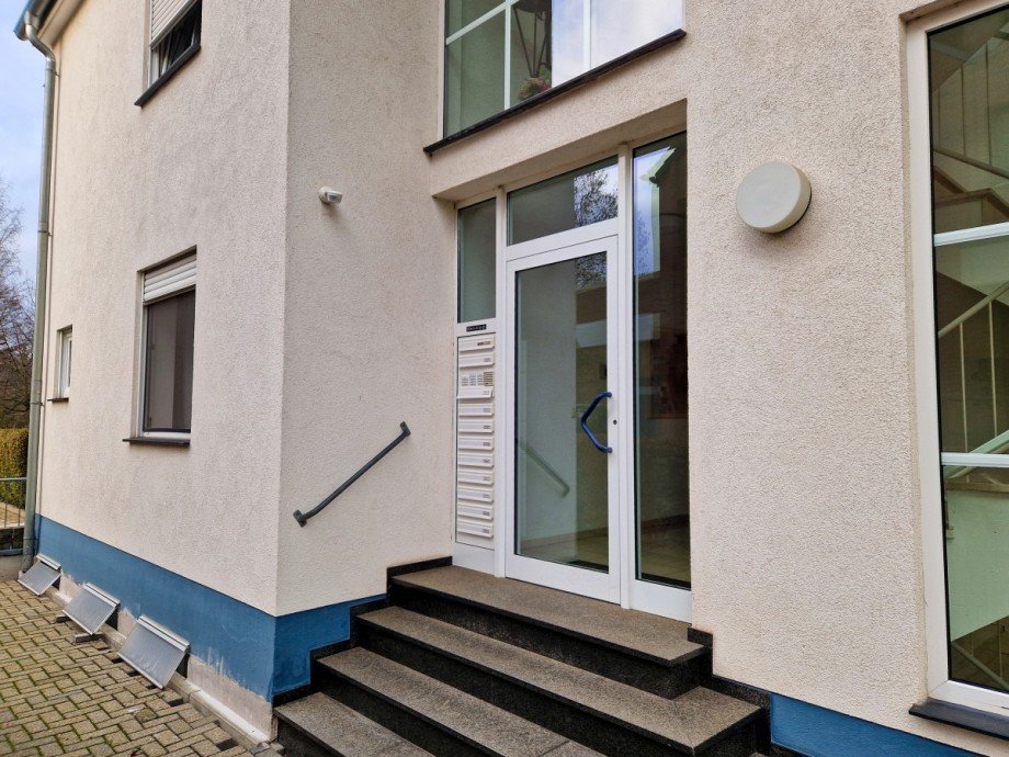 Eingang des 11-Familienhauses Etagenwohnung Kreuzau