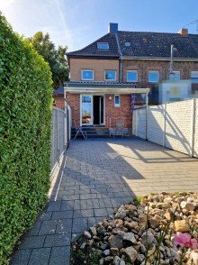 R�ckansicht modernisiertes Reiheneckhaus in D�ren Stadt im Gr�ng�rtel mit Garten und genehmigtem Anbau