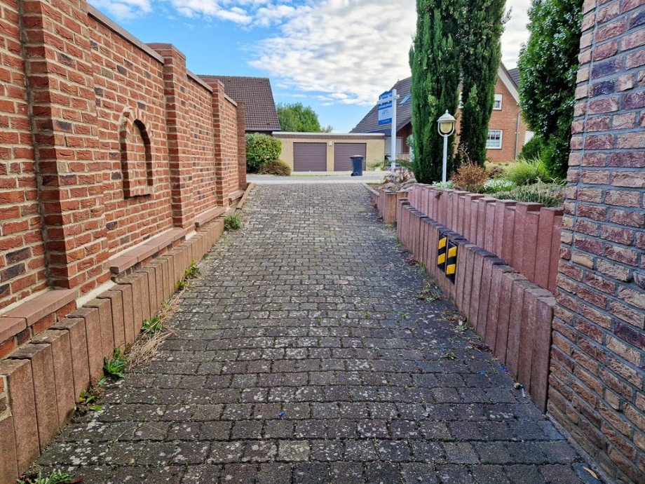 langer Zufahrt Reihenendhaus Kreuzau