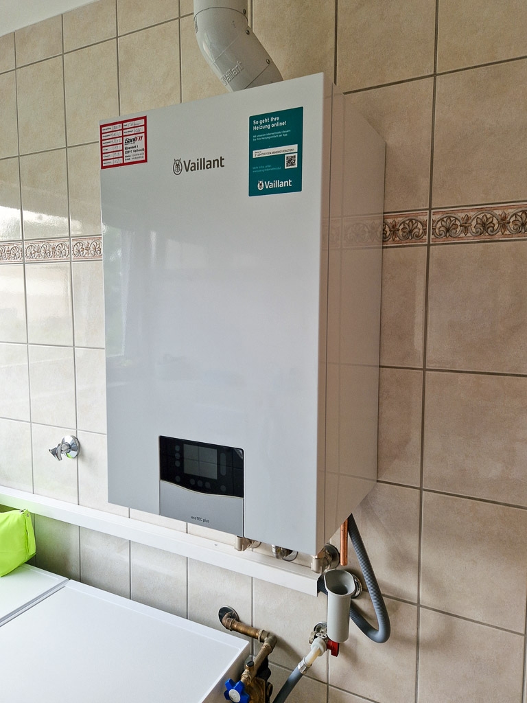 moderne Vaillant Gas-Etagenheizung mit Brennwerttechnik aus 2024 Mehrfamilienhaus N�rvenich
