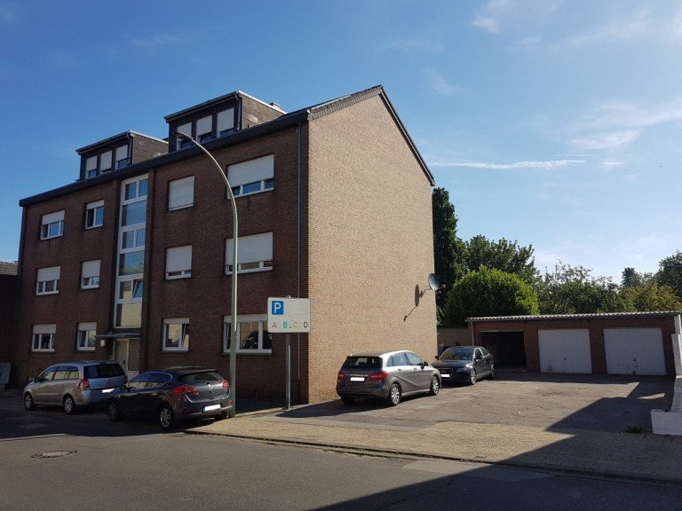 7-Familienhaus mit 3 Garagen in Baesweiler verkauft Baesweiler Mehrfamilienhaus solides Mehrfamilienhaus in zentraler Lage von Baesweiler zu verkaufen!