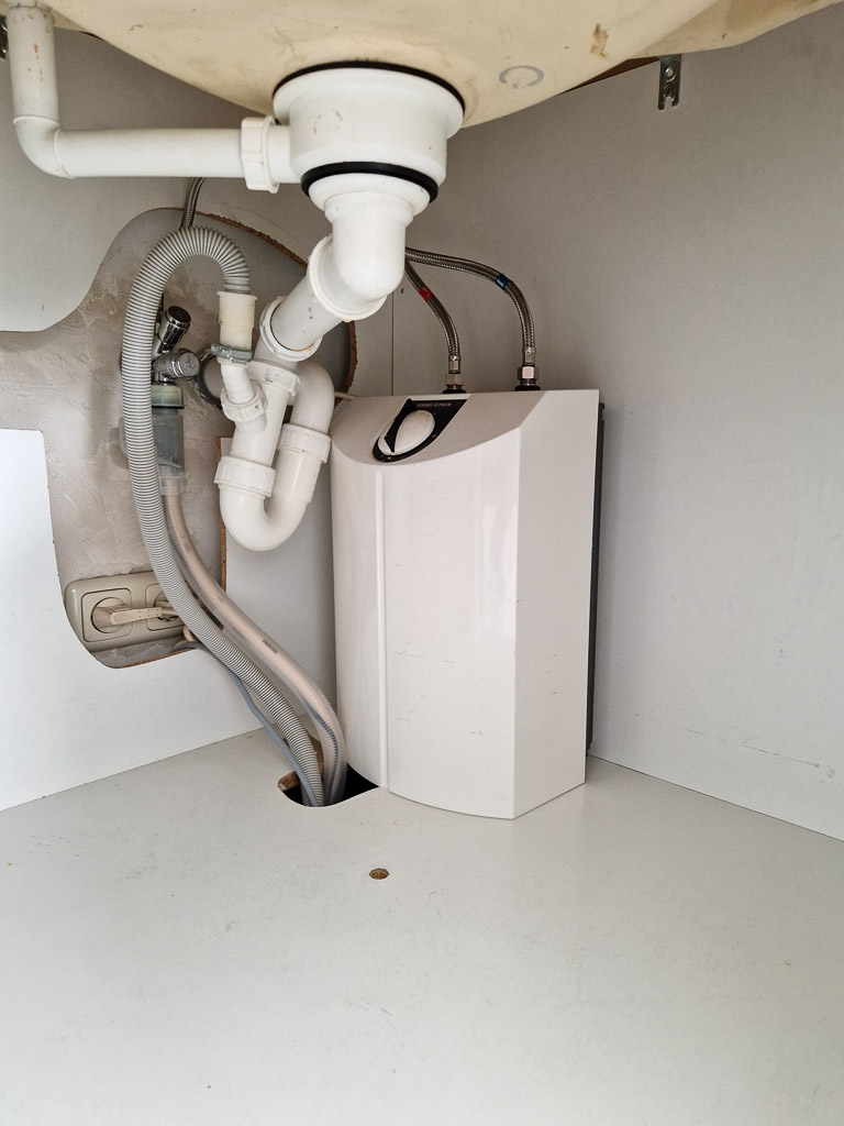 Stiebel Eltron Untertischger�t f�r Warmwasser Reihenendhaus Kreuzau