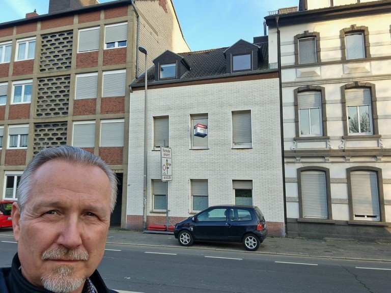 3 1-2 Monate nach dem Verkaufsstart zum Angebotspreis verkauft D�ren Zweifamilienhaus Zweifamilienhaus mit freier gro�er Wohnung, kleinem Garten + Garagengrundst�ck in D�ren, Tivolistr.