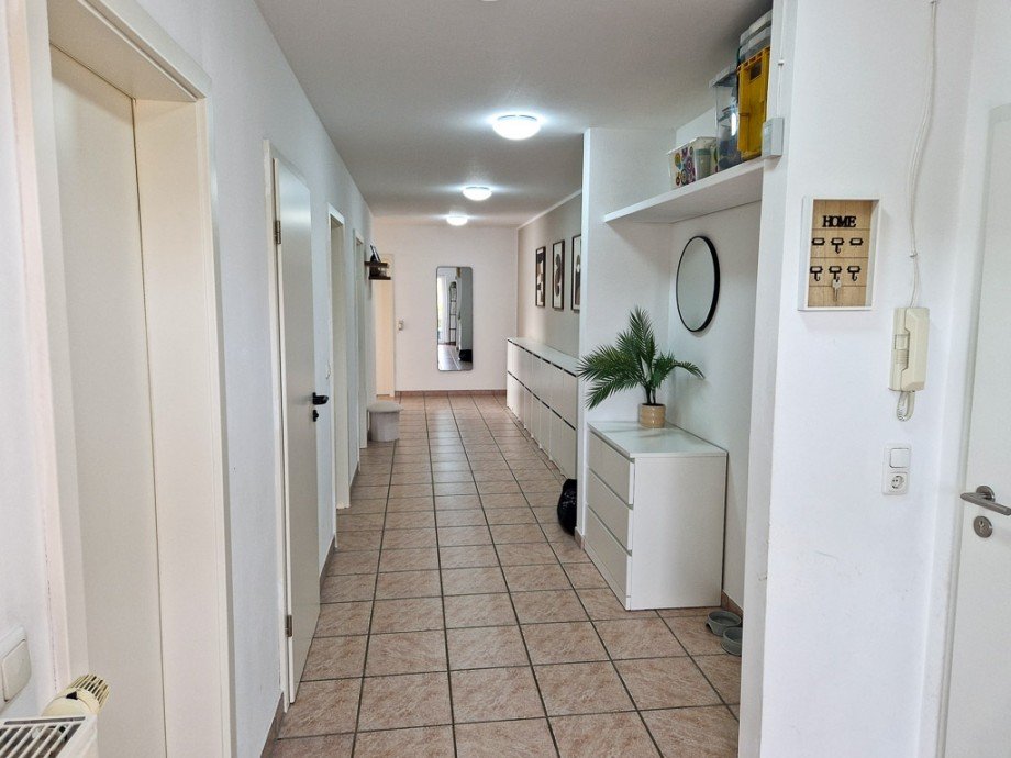 Flur Mehrfamilienhaus N�rvenich