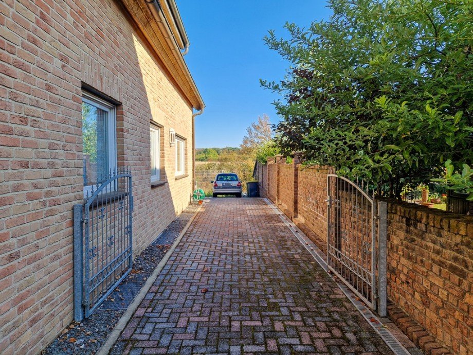 hinteren Stellpl�tzen Mehrfamilienhaus N�rvenich