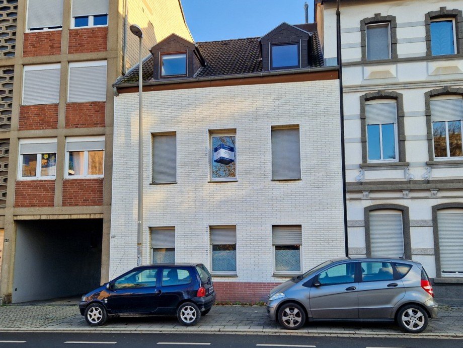 Zweifamilienhaus mit freier gro�er Wohnung Zweifamilienhaus D�ren