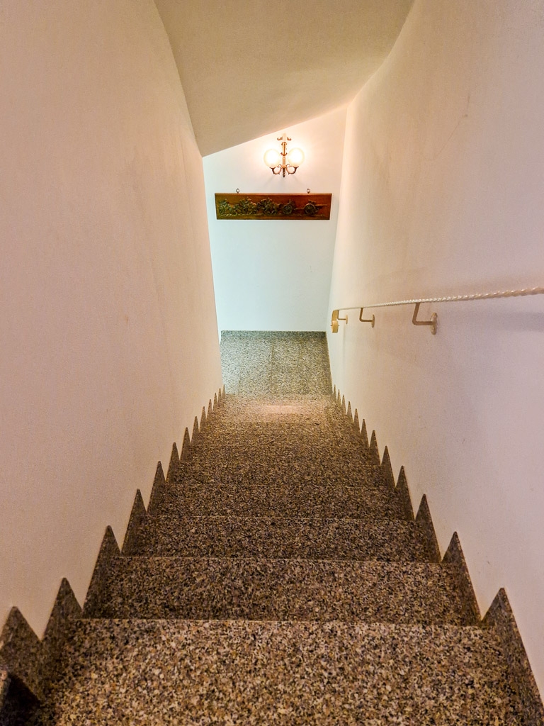 Treppe zum Keller Mehrfamilienhaus N�rvenich