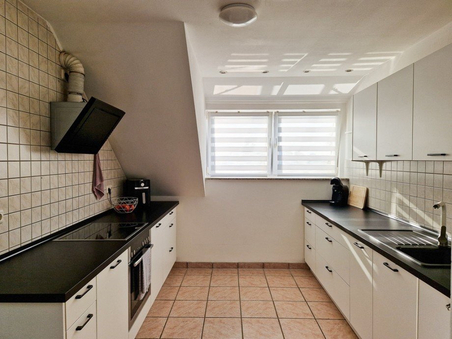 K�che mit Fenster zum Garten Mehrfamilienhaus N�rvenich