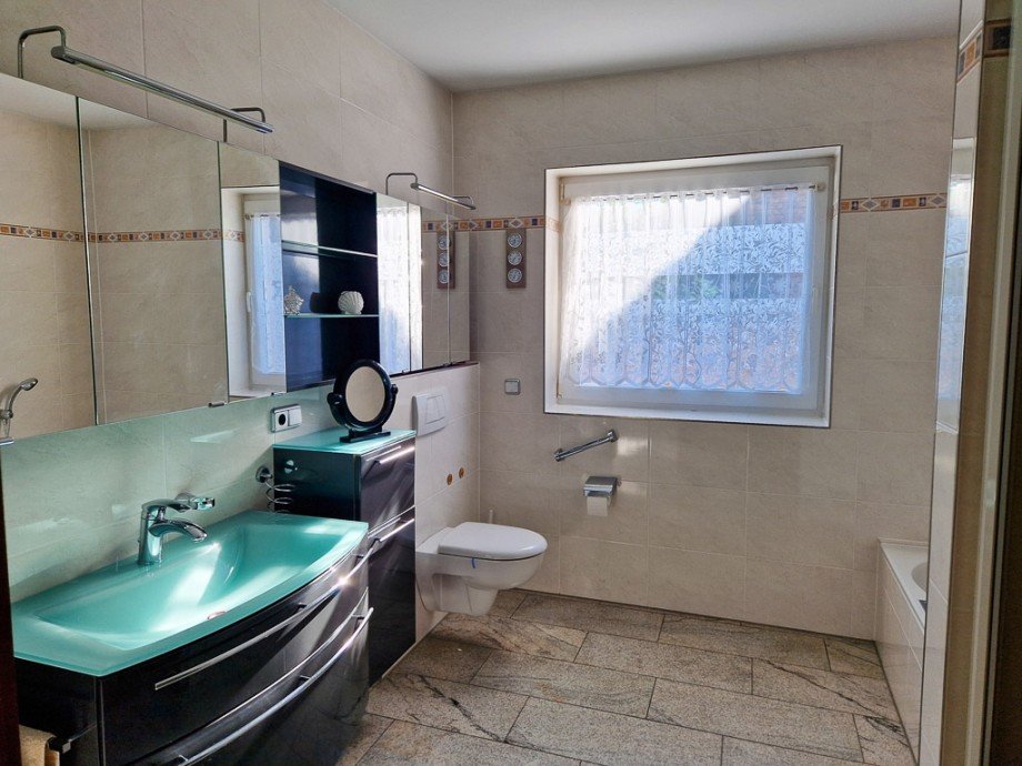gro�es Bad mit 8,8 m� Mehrfamilienhaus N�rvenich