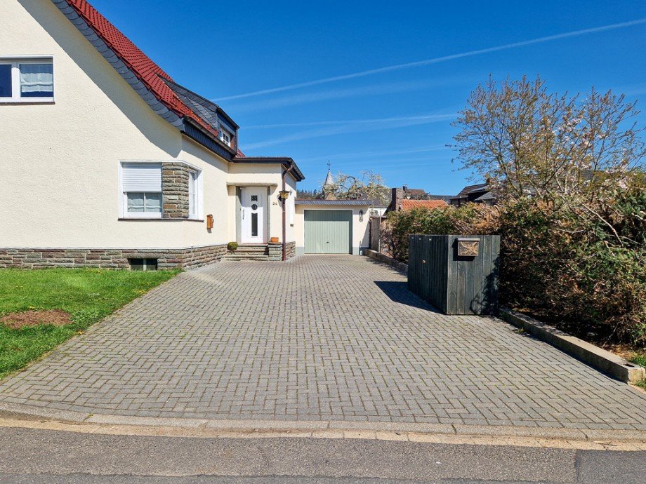 breite Einfahrt Einfamilienhaus Kreuzau